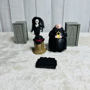 Addams Family Burger King Toys Cousin It, Uncle Fester, Morticia, Thing (2)